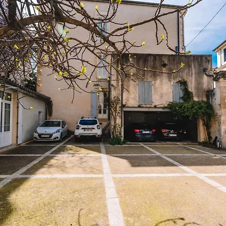 Apartment Demeure & Confort Nimes