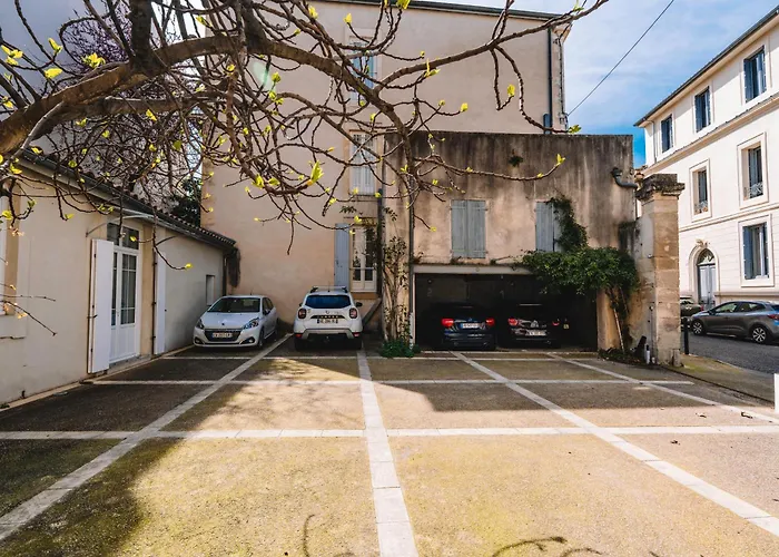 Apartment Demeure & Confort Nimes