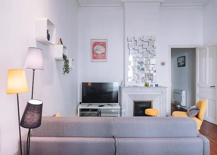 Apartment Demeure & Confort By Les Demeures De Rachel Nîmes