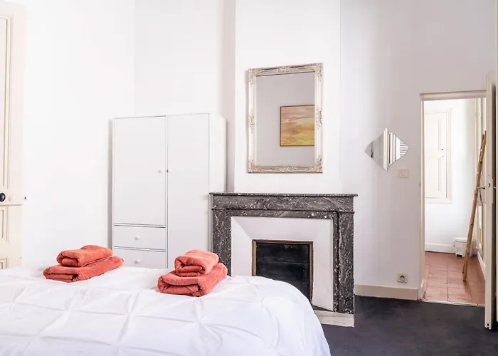 Apartment Demeure & Confort Nimes